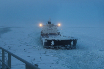 An early freeze of sea-ice has lead to logistical chaos on the Northern Sea Route. ||Credit: Rosatomflot via The Independent Barents Observer)