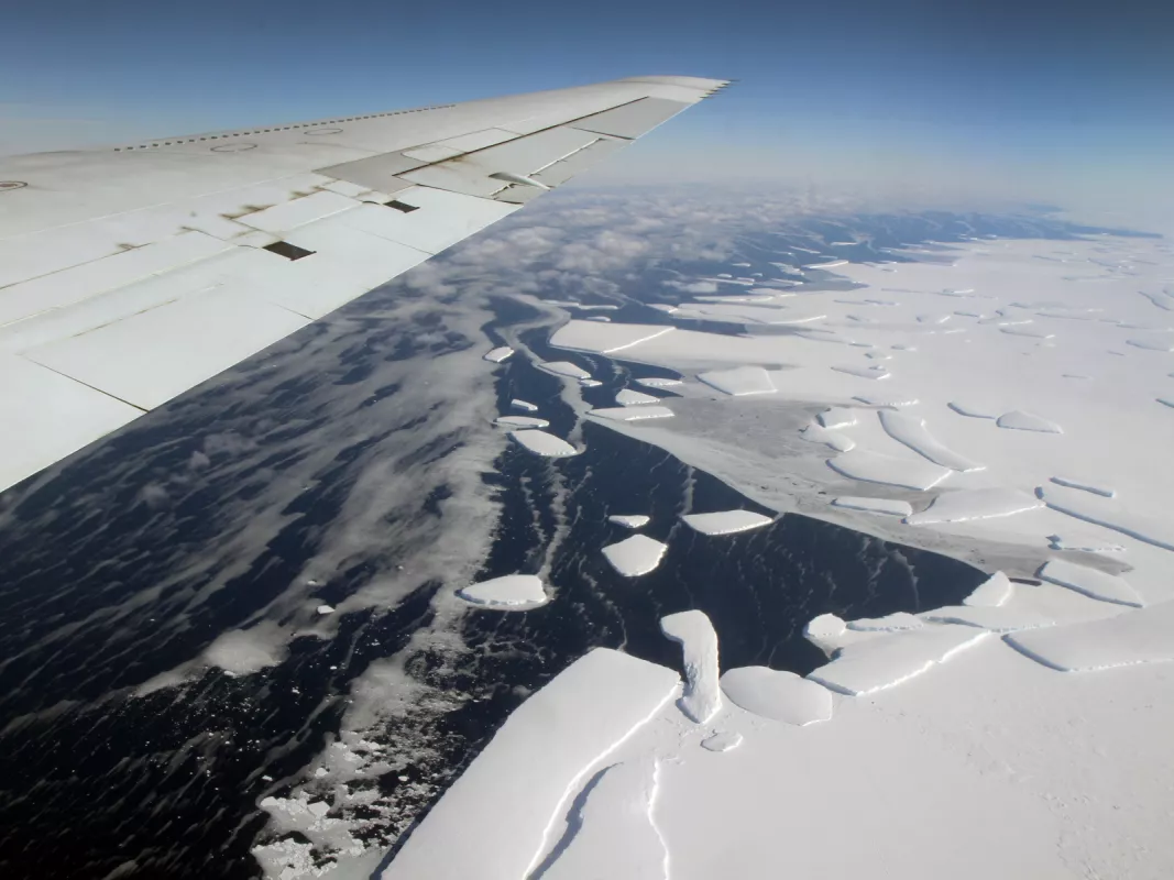 IceBridge plane flies over Antarctica