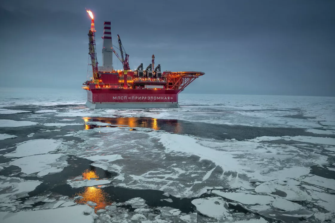 Russian vessel extracts oil in the Arctic