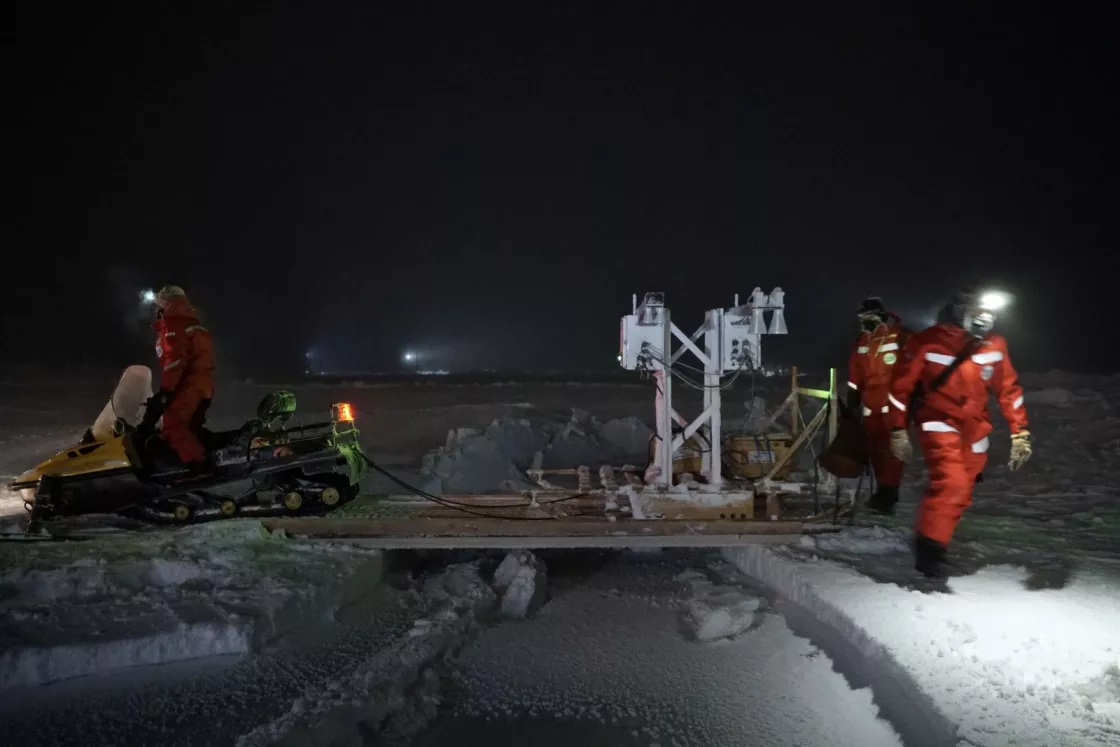 towing radar across a lead in sea ice